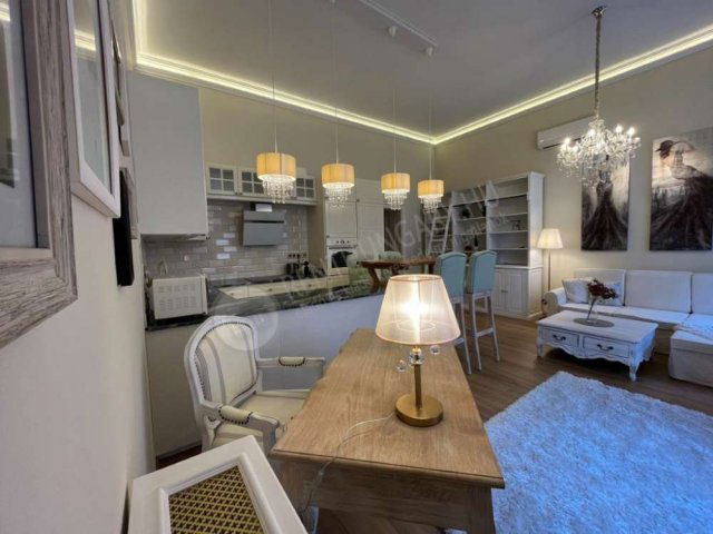 Kiadó téglalakás, albérlet, VI. kerületben, Teréz körúton