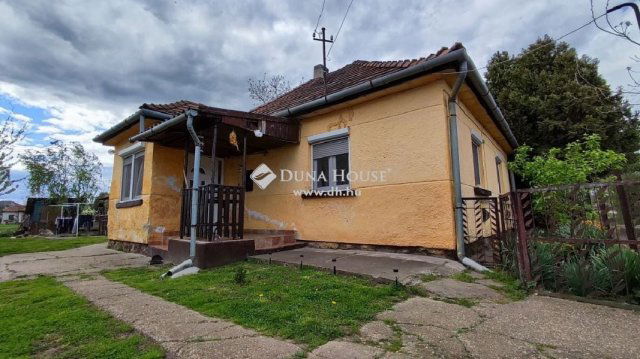 Eladó családi ház, Pusztaszabolcson 30 M Ft, 2 szobás