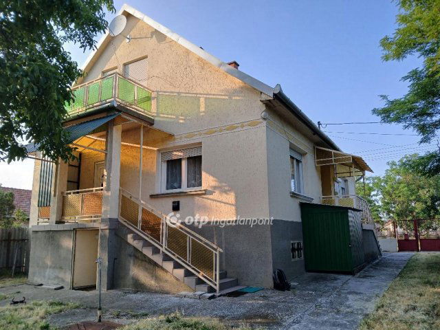 Eladó családi ház, Adácson 35 M Ft, 3 szobás