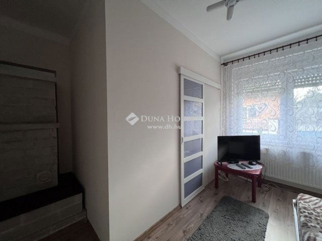 Eladó családi ház, Nyergesújfaluban 89.9 M Ft, 4 szobás