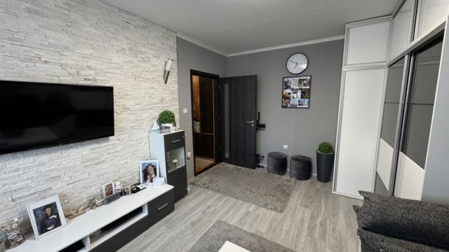 Eladó panellakás, Pécsett, Csikor Kálmán utcában 44.9 M Ft