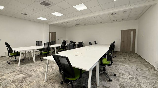 Kiadó iroda, Debrecenben 1375 E Ft / hó, 1 szobás