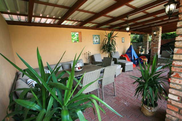 Eladó családi ház, Siófokon 156 M Ft, 7 szobás