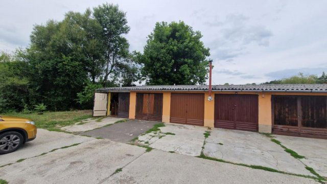 Eladó garázs, Kaposváron, Búzavirág utcában 6.2 M Ft, 1 szobás