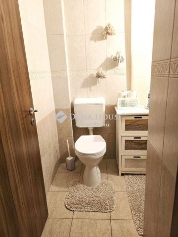 Eladó téglalakás, Pécsett 75 M Ft, 4 szobás