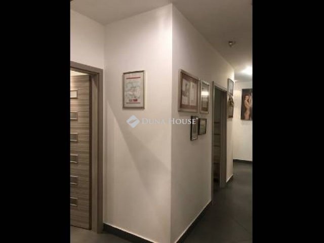 Eladó üzlethelyiség, Budapesten, V. kerületben 124.9 M Ft