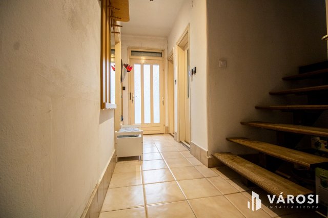 Eladó családi ház, Sarkadon 21.5 M Ft, 6 szobás