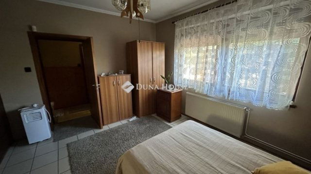 Eladó családi ház, Kistarcsán 125 M Ft, 5 szobás