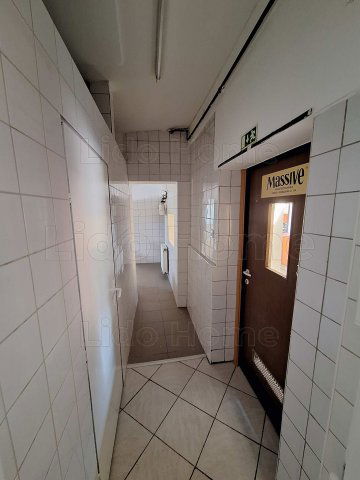 Kiadó üzlethelyiség, Győrött 300 E Ft / hó