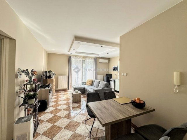 Eladó téglalakás, Szegeden 55.4 M Ft, 2 szobás