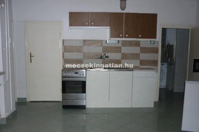 Kiadó téglalakás, albérlet, Pécsett 155 E Ft / hó, 3 szobás