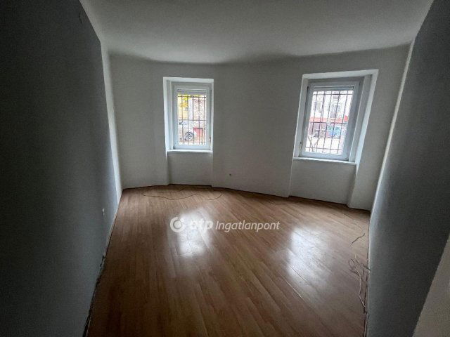 Eladó téglalakás, Szegeden 74.9 M Ft, 3 szobás