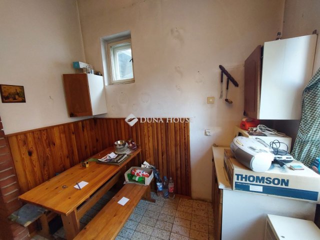 Eladó családi ház, Vácon 79 M Ft, 3 szobás