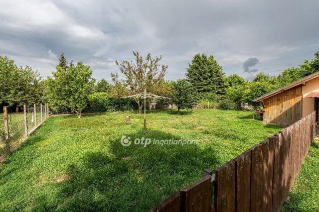 Eladó családi ház, Velencén 179.9 M Ft, 4 szobás