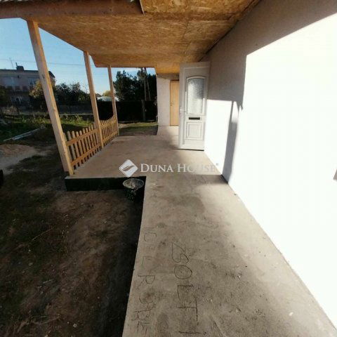 Eladó családi ház, Szentlőrinckátán 17 M Ft, 4 szobás