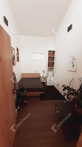 Eladó családi ház, Ajkán 299 M Ft, 5 szobás