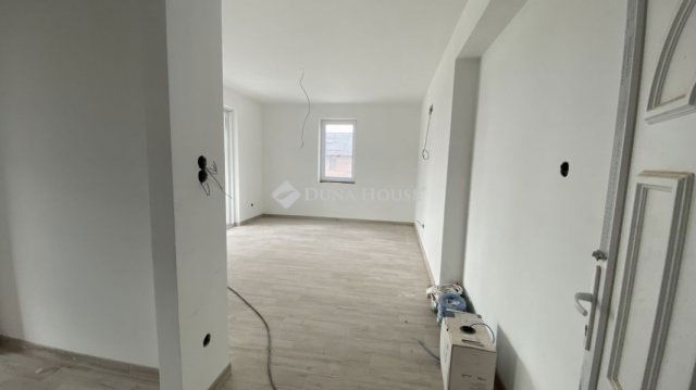 Eladó téglalakás, Dunaharasztin 70.905 M Ft, 2 szobás