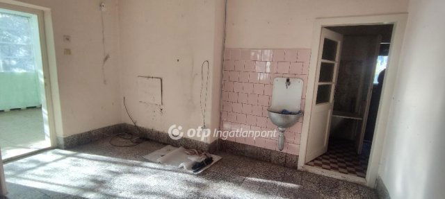 Eladó családi ház, Fegyverneken 12.99 M Ft, 3 szobás