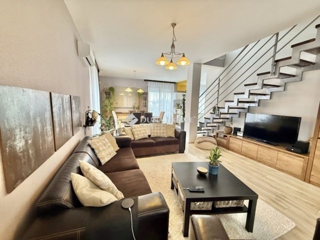 Eladó családi ház, Pécsett 129.9 M Ft, 5 szobás