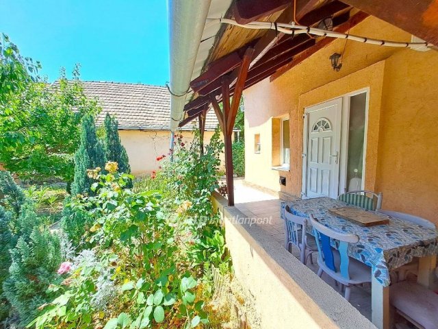 Eladó családi ház, Szolnokon 29.99 M Ft, 2 szobás