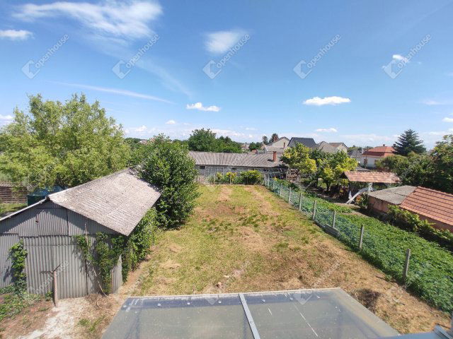 Eladó családi ház, Komáromban 95 M Ft, 5 szobás