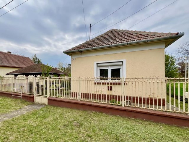 Eladó családi ház, Tápiószelén 29 M Ft, 1+1 szobás