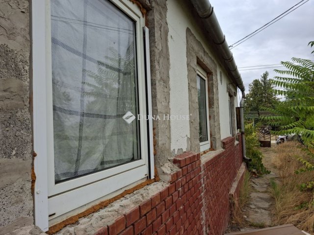 Eladó családi ház, Kulcson, Orgona utcában 18.5 M Ft, 1 szobás