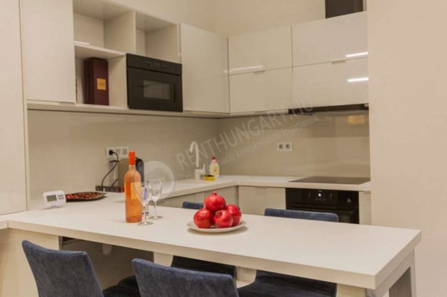 Kiadó téglalakás, albérlet, V. kerületben, Régi posta utcában