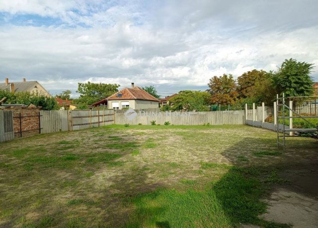 Eladó családi ház, Abonyban 38.5 M Ft, 3 szobás