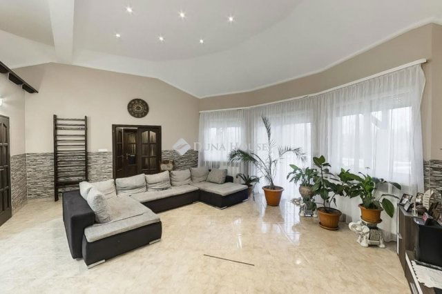 Eladó családi ház, Kecskeméten 119.8 M Ft, 5 szobás