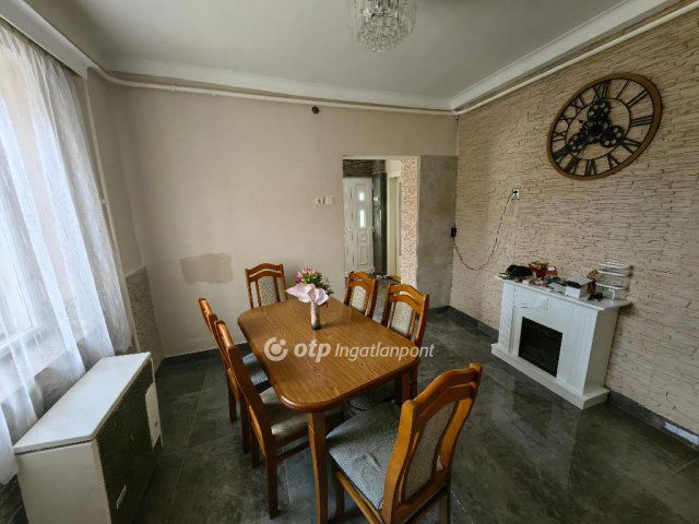 Eladó családi ház, Kisújszálláson 16 M Ft, 2 szobás