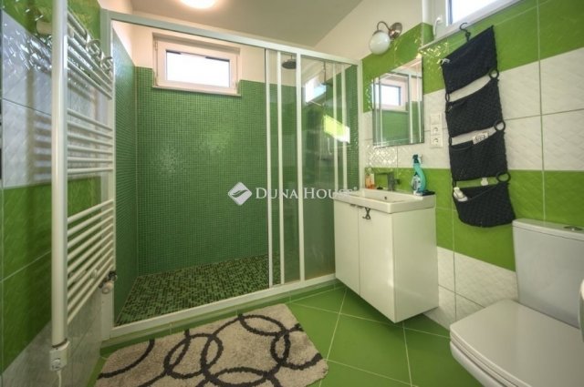 Eladó családi ház, Tinnyén 148 M Ft, 4 szobás