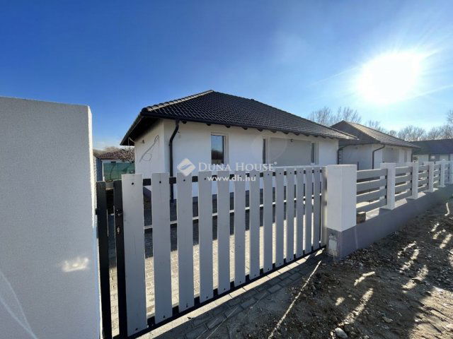 Eladó családi ház, Üllőn 76 M Ft, 4 szobás