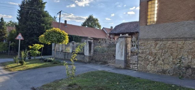 Eladó családi ház, Zengővárkonyon 30.999 M Ft, 3 szobás