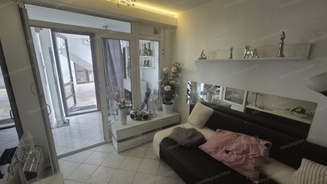 Eladó üzlethelyiség, Sopronban 9.9 M Ft, 1 szobás