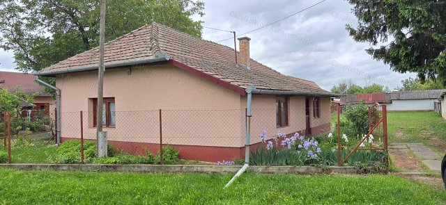 Eladó családi ház, Tiszaföldváron 19.9 M Ft, 2 szobás