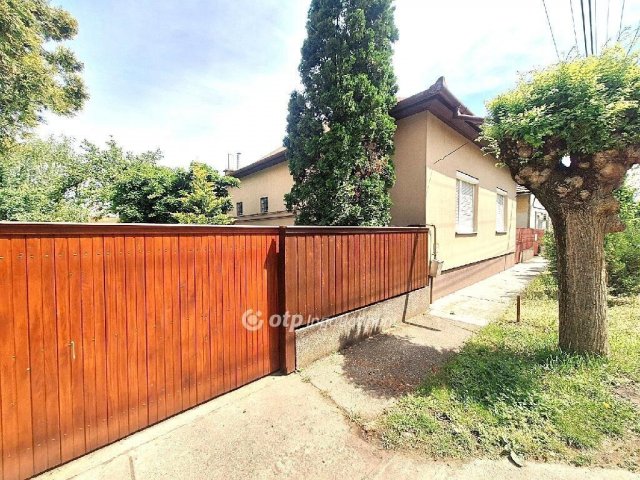 Eladó családi ház, Karcagon 35.5 M Ft, 2 szobás