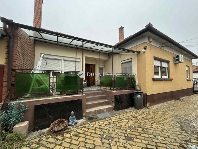 Eladó családi ház, Vecsésen 86.9 M Ft, 4 szobás