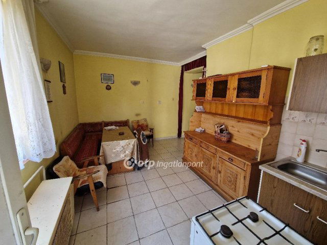 Eladó családi ház, Biriben 20 M Ft, 2 szobás