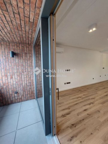 Eladó téglalakás, Siófokon 91.088 M Ft, 2 szobás