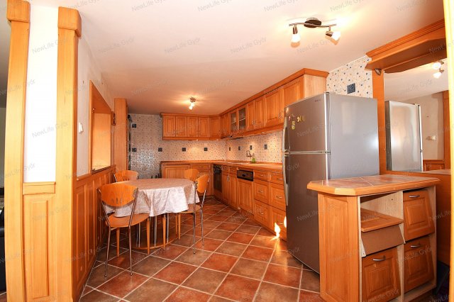 Eladó családi ház, Győrújbaráton 80 M Ft, 2+1 szobás