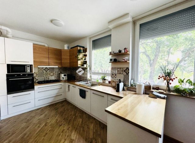 Eladó téglalakás, Pécsett 86 M Ft, 3 szobás