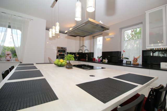 Eladó családi ház, Kerepesen 189.9 M Ft, 5 szobás