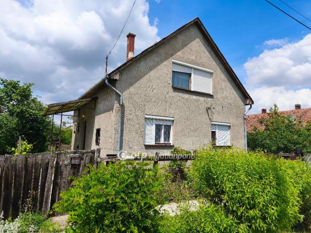 Eladó családi ház, Szeghalmon 16 M Ft, 4 szobás