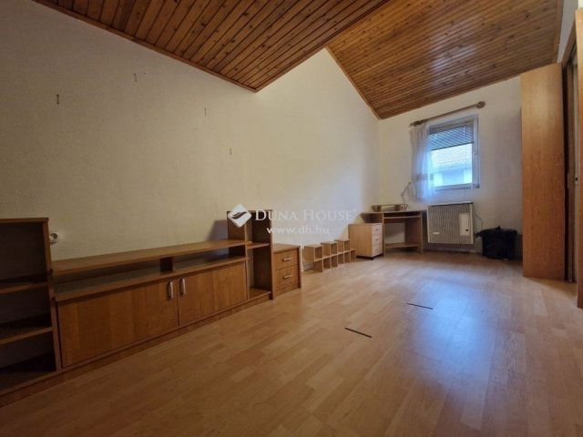 Eladó családi ház, Budapesten, XV. kerületben 49.9 M Ft