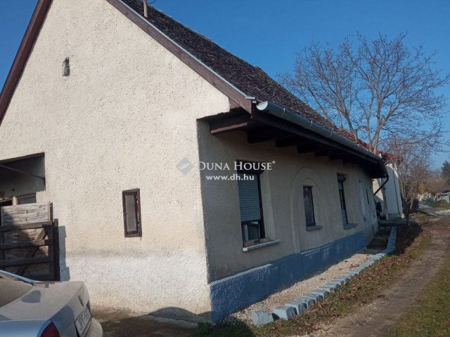 Eladó mezogazdasagi ingatlan, Etyeken 32 M Ft