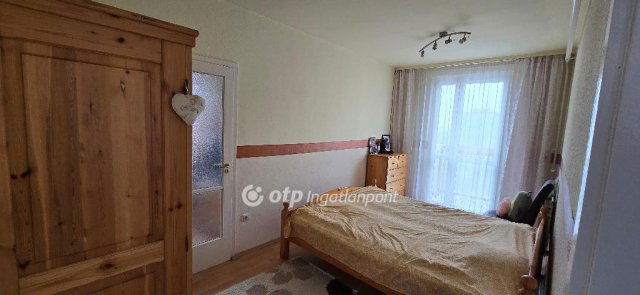 Eladó panellakás, Debrecenben 69.9 M Ft, 3 szobás