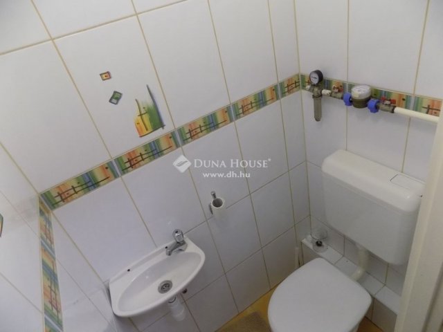 Eladó téglalakás, Debrecenben 85 M Ft, 3 szobás
