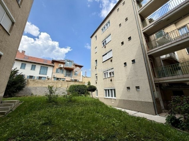 Eladó téglalakás, Pécsett 52.5 M Ft, 2 szobás