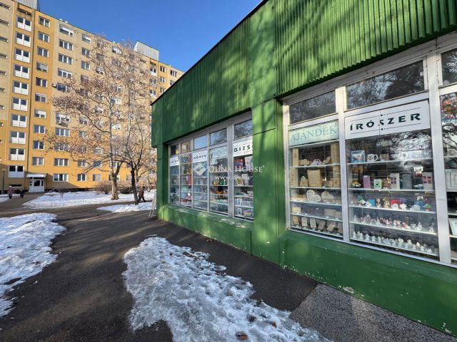 Eladó üzlethelyiség, Nyíregyházán 30 M Ft